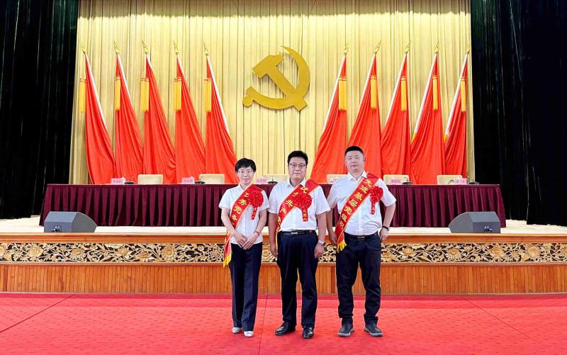 省政府國(guó)資委召開慶祝中國(guó)共產(chǎn)黨成立100周年暨“兩優(yōu)一先”表彰大會(huì)2_1.jpg