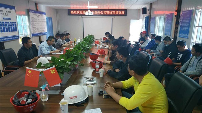 “觀摩學(xué)習(xí)找差距，交流經(jīng)驗促提高”