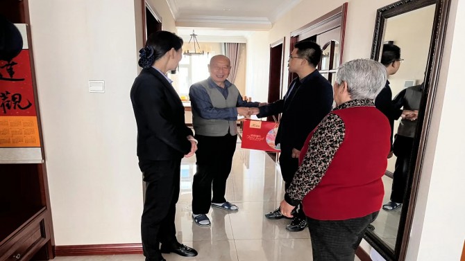 紅色物業(yè)，情暖中秋 ——上尚宅物業(yè)中心慰問孤寡老人